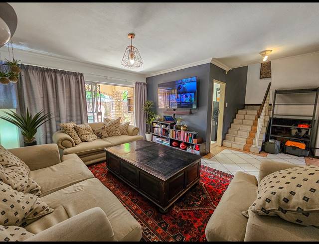3 BEDROOM DUPLEX FOR SALE IN DIE HOEWES